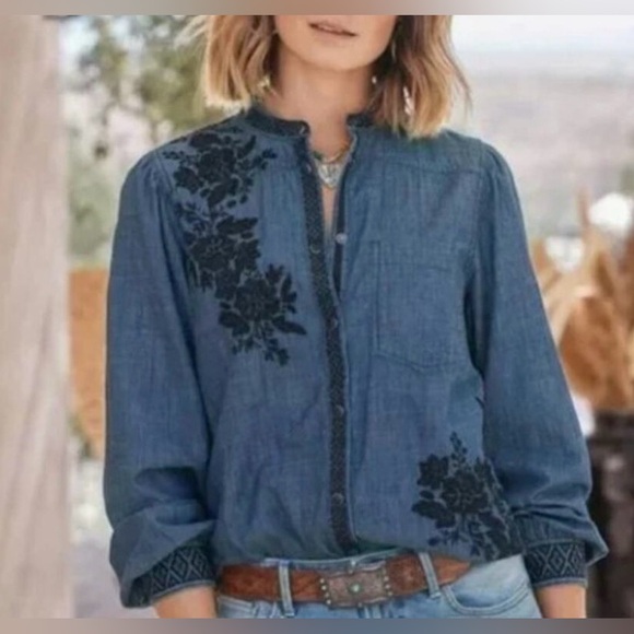 Sundance Tops - Sundance women’s Lennon Floral Embroidered
Denim Chambray Top size medium